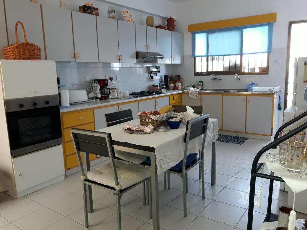 Shared Top 1St Floor Villa ليماسول المظهر الخارجي الصورة